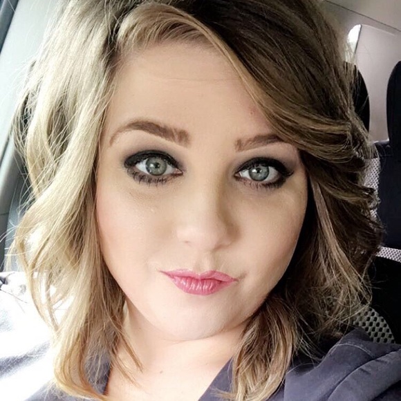 Meet your Posher, Brooke - Picture 3 of 7